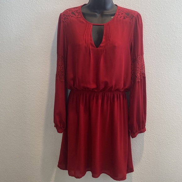 🎈Express lace Long Sleeve Elastic Waist Red Keyhole Pleated Dress Size Medium. - Picture 3 of 13